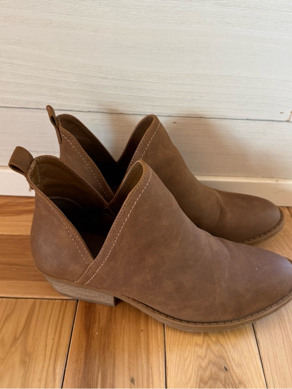 Universal Thread Shoes - Picture 4 of 9